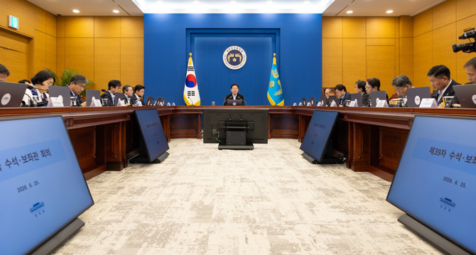 이 대통령은 부동산 정책에서 '공급' 정책의 문제를 꼬집으며, "법·제도를 고쳐서라도 공급에 속도를 내야 한다"고 강조했다. ⓒ 청와대