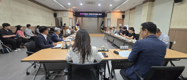 지난 12일 경산시청 별관 회의실에서 진행된 2026년 제1회 경산시 축제추진위원회 회의 모습. ⓒ 경산시