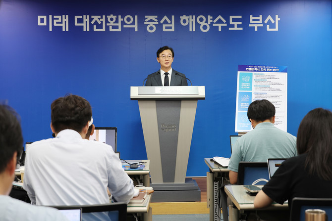 추가경정예산안 관련 기자회견 중인 전재수 부산시장. ⓒ 부산시