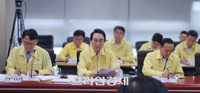 박수현 도지사는 18일 제3차 실국원장회의에서 민선 9기 핵심 도전과제를 직접 짚으며 AI 수도 충남, 지역경제 활성화, 제2수도권 도약을 주요 목표로 제시했다. =오영태 기자