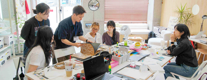 PAL WORKROOM은 창작자들이 연결되고 성장할 수 있도록 작업 공간과 커뮤니티 프로그램을 지원하는 파라다이스 문화재단의 예술 지원 사업이다. ⓒ 파라다이스