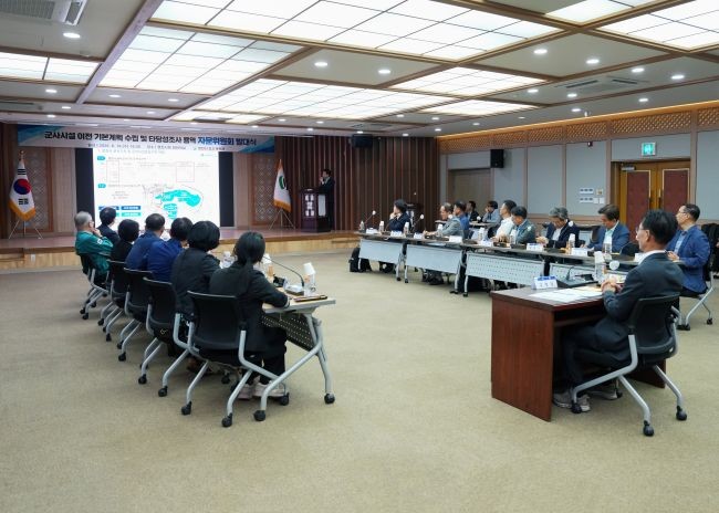 영천시 남부동 일대 제2탄약창 군사시설 이전사업 추진 방향과 향후 계획에 대해 공유하고 있다. ⓒ 영천시