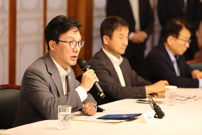 더불어민주당 김민석 당 대표가 23일 서울 종로구 삼청동 총리공관에서 열린 고위당정협의회에 참석해 발언하고 있다. ⓒ 연합뉴스