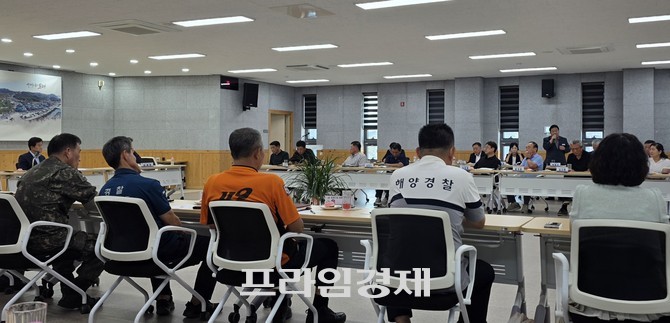 엄승용 보령시장이 24일 오천면 행정복지센터를 찾아 민선 9기 읍면동 초도순방의 일환으로 '시민과 함께 여는 소통의 장'을 주제로 진행하고 있다. =오영태 기자