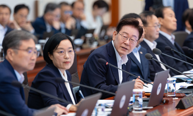이 대통령은 최근 제주도 실종 사건 관련 경찰관 개인의 허위 사건 종결에 대해 지적했다. ⓒ 청와대