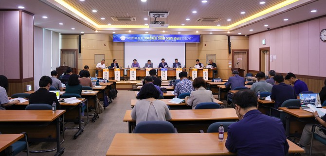 석탄화력발전소 폐지에 따른 정의로운 전환 정책 토론회 개최 모습. ⓒ 의회사무국