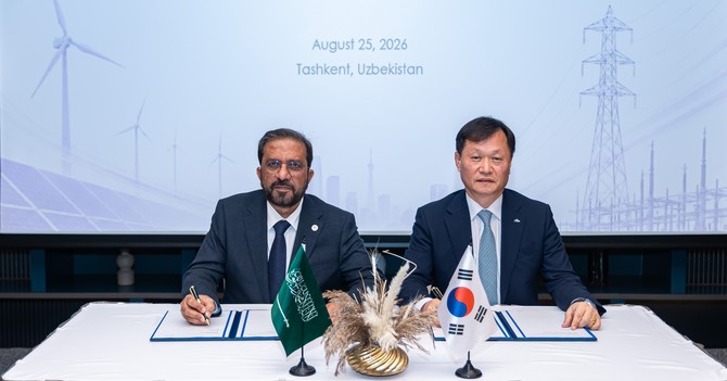 지난 25일(현지 시간) 우즈베키스탄 수도 타슈켄트에서 사우디아라비아 에너지기업 아크와와 재생에너지 사업 확대를 위한 업무협약을 체결하고 있다. ⓒ 서부발전