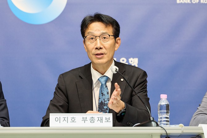 이지호 한은 부총재보가 27일 8월 경제전망 설명회에서 이야기를 하고 있다. © 한국은행