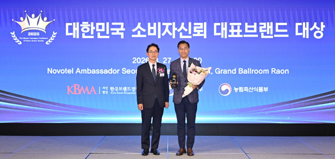 모나용평은 지난 27일 서울 노보텔 앰배서더 서울 동대문 그랜드볼룸에서 열린 '2026 대한민국 소비자신뢰 대표브랜드 대상' 시상식에서 리조트 부문 대상을 수상했다. ⓒ 모나용평