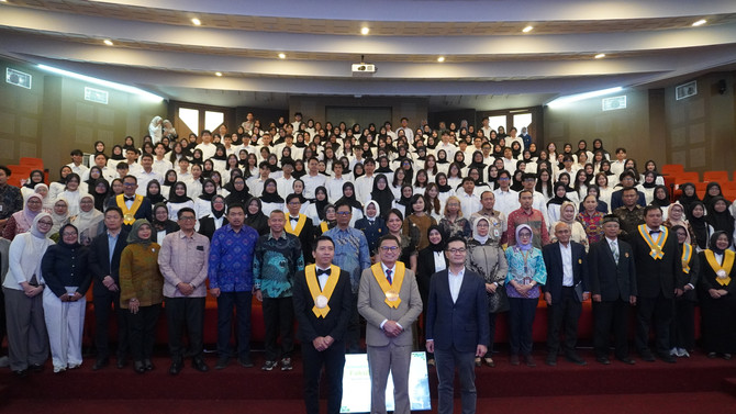 코스맥스-인도네시아 UNPAD 약학대학 화장품학과 설립 기념 사진. ⓒ 코스맥스