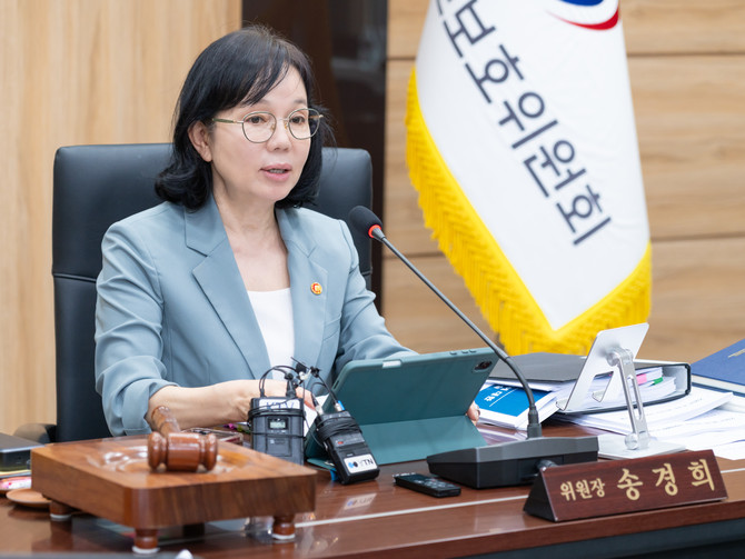 송경희 개인정보보호위원회 위원장이 지난 26일 정부서울청사에서 개최된 제17회 전체회의에서 모두발언을 하고 있다. ⓒ 개인정보보호위원회
