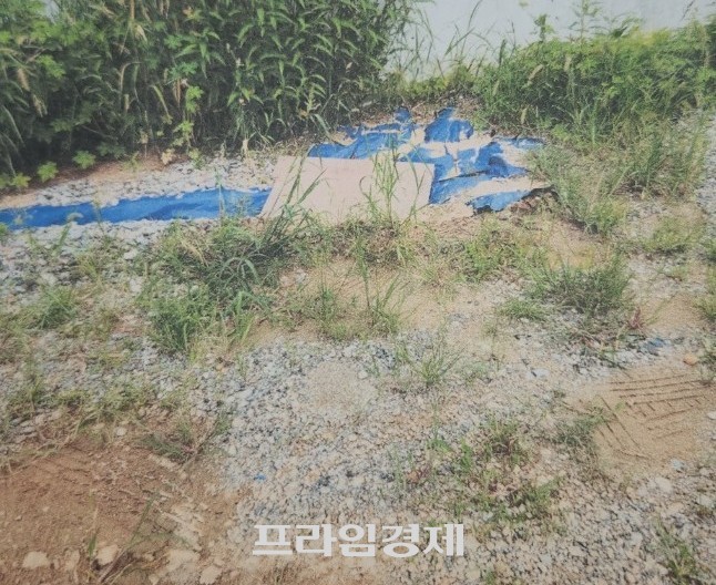 시공사 IPARK현대산업개발이 조모씨·김 모씨 2명의 토지에 동의없이 무단 훼손한 모습. ⓒ 프라임경제