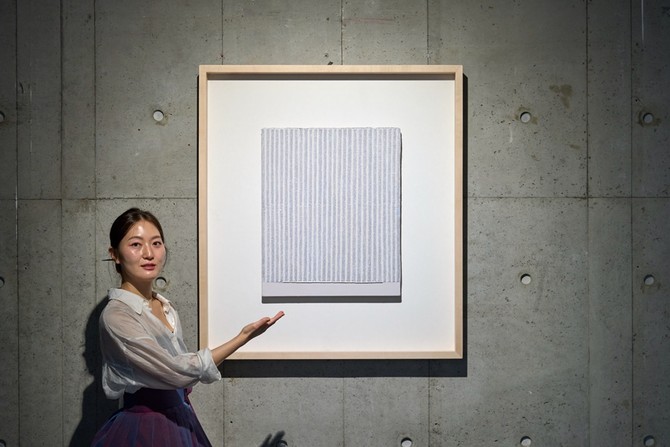 박서보 작가의 대표 연작 '묘법'. ⓒ 신세계면세점