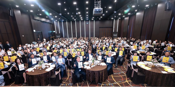 지난 4일 더그랜드컨벤션센터에서 사회복지시설 종사자와 관계 공무원 등 400여 명이 참석한 가운데 '민관소통워크숍'을 개최하고 있다. ⓒ 제천시