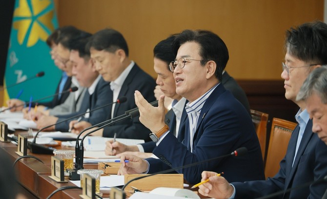 허태정 대전시장은 8일 확대간부회의를 주재하고 있다. ⓒ 대전시
