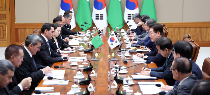 이번 정상회담은 한국과 투르크메니스탄 간 경제협력뿐 아니라 국민 안전, 외교·국제무대 협력, 한반도 평화 등 양국 관계 전반을 아우르는 협력의 폭을 넓히는 계기가 될 전망이다. ⓒ 연합뉴스
