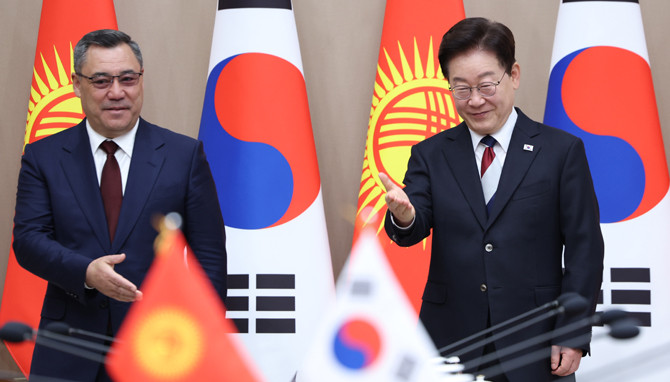 이 대통령은 "양국이 지닌 풍부한 협력 잠재력을 바탕으로 양국국 간 교류가 더욱 증대되길 기대한다"고 밝혔다. ⓒ 연합뉴스