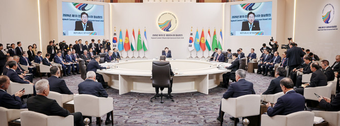이 대통령은 "오늘날 세계는 경제와안보가 긴밀하게 연결되는 대전환의 시대"라고 했다. ⓒ 연합뉴스