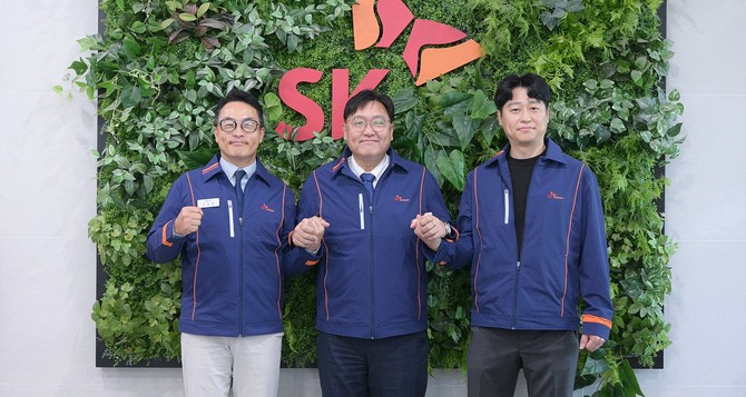 조상호 시장은 16일 연동면 명학일반산업단지에 위치한 SK트리켐㈜을 방문해 임직원들과 간담회를 개최 후 기념촬영을 하고 있다. ⓒ 세종시