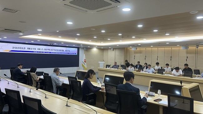 전남광주통합특별시는 22일 광주청사 소회의실에서 ‘버스정책심의위원회’를 열어 ‘광주권 시내버스 노선개편(안)’을 심의, 의결했다. Ⓒ 전남광주통합특별시