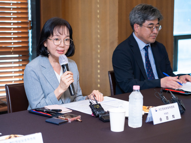 송경희 개인정보보호위원회 위원장이 서울 중구 프레스센터에서 열린 통신 3사 CEO와의 간담회에서 발언을 하고 있다. ⓒ 개인정보보호위원회