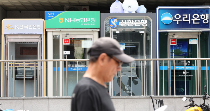 서울의 한 거리에 설치된 ATM. ⓒ 연합뉴스