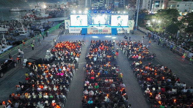 2005년 청정 완도 가을 섬 여행 개막 축하 쇼 현장. ⓒ 완도군