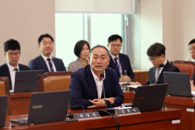 김원이 더불어민주당 의원이 이소영 중소벤처기업부 장관에게 질의를 하고 있다. ⓒ 김원이 의원실