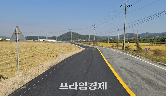 되메우기 공정에서 모래를 사용하지 않은 구간을 화살표로 표시하고 있다. ⓒ 프라임경제