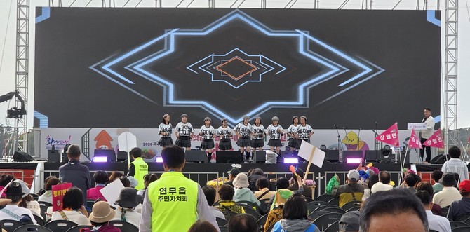 15일 강경포구 일원 제30회 강경젓갈축제 개최 전 축하공연을 개최하고 있다. ⓒ 프라임경제