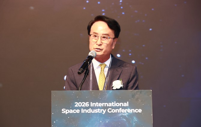 박동식 사천시장이 2026 국제 우주산업 콘퍼런스에서 글로벌 우주산업의 미래를 전망하고 있다. ⓒ 사천시