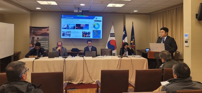 산림청은 20일부터 23일까지 주칠레 대한민국 대사관이 주관한 한-칠레 산불예방 및 대응 협력 세미나에서 한국의 산불대응 정책을 소개하고 있다. ⓒ 산림청