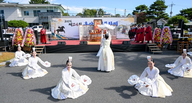 '제24회 홍산대첩문화제' 축하공연 모습. ⓒ 부여군
