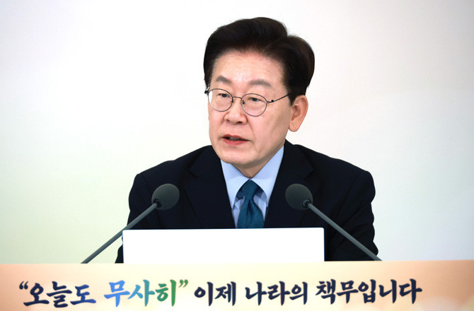 이 대통령은 28일 청와대에서 '국민생명안전위원회 제2차 전체회의'를 처음으로 주재했다. ⓒ 연합뉴스