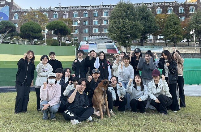 광주대학교 반려동물보건산업학과는 지난 28일 광주실내견훈련학교 ‘도그홀릭’ 박진남 소장을 초청해 ‘반려동물 행동과 훈련’ 전문가 특강을 진행했다. Ⓒ 광주대학교
