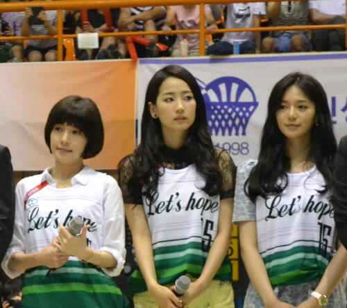  무대인사에 나선 드라마 '빠스껫볼' 주요 여자 출연진. 좌로부터 정인선, 예은, 이엘리야. ⓒ 프라임경제