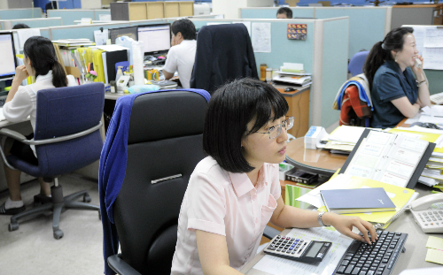  만일 푸드뱅크에 대규모 기부를 원한다면 '02-713-1377'로 문의하면 된다. = 조국희 기자