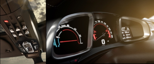  DS5는 운전자가 한눈에 주행과 관련된 다양한 정보를 인지할 수 있도록 배치된 계기반, 센터콘솔 및 헤드콘솔에 집중된 컨트롤 스위치가 대표적이다. ⓒ 푸조&middot;시트로엥