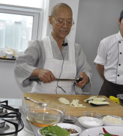  혜각 스님이 강사로 나섰다. = 임혜현 기자
