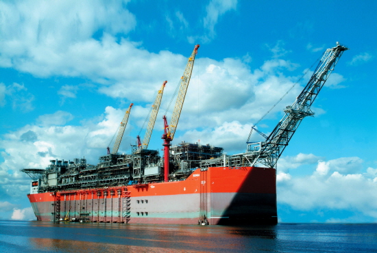  삼성중공업의 해양플랜트는 드릴십 5척, FPSO 1척, 잭업리그 2기, △Semi-rig 1기 등 82억달러를 기록하고 있다. 사진은 삼성중공업이 건조한 200만 배럴급 대형 FPSO. Ⓒ삼성중공업