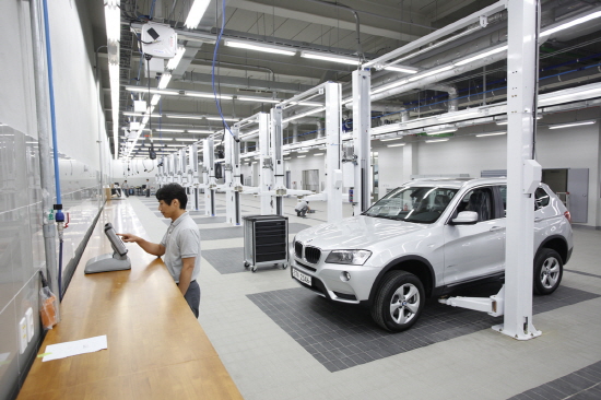  BMW는 고객만족도 제고를 위한 A/S 강화는 물론, 실질적 서비스 도약과 고객들과의 소통 강화로 서비스 과정 전반을 투명하게 운영하는데 노력하고 있다. Ⓒ BMW코리아
