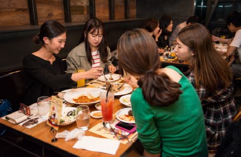  블랙스미스의 소비자 맛평가단 '맛의 달인'은 마케팅과 서비스를 냉정하게 모니터링해주는 서포터즈 역할을 톡톡히 해내고 있다. ⓒ 블랙스미스