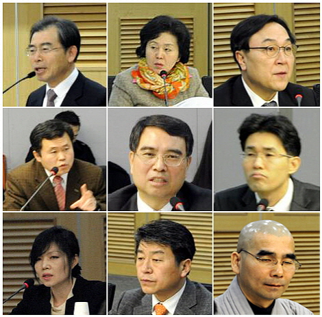  첫줄 왼쪽부터 김형성 한국입법학연구소장, 사회를 맡은 김영선 전 국회의원, 박민영 동국대 법대 교수.둘째줄 왼쪽부터 나백주 건양대 의대 교수, 심상돈 국가인권위원회 정책교육국장, 박호균 변호사.셋째줄 왼쪽부터 이소영 한중대 사회복지학과 교수, 조규범 국회입법조사처 입법조사관, 혜원 조계종 교정교화 전법단장. = 나원재 기자