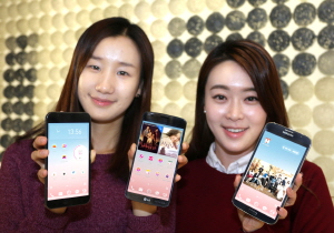 LG유플러스는 카카오와 손잡고 LG유플러스 전용 런처 'U+ LTE 테마'를 3일 선보였다. ⓒ LG유플러스