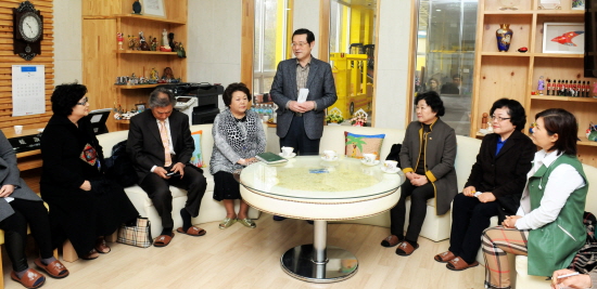 이용섭 의원은 열악한 보육교사 처우와 환경개선을 위해 적극 노력하기로 약속했다. &copy; 이용섭의원실