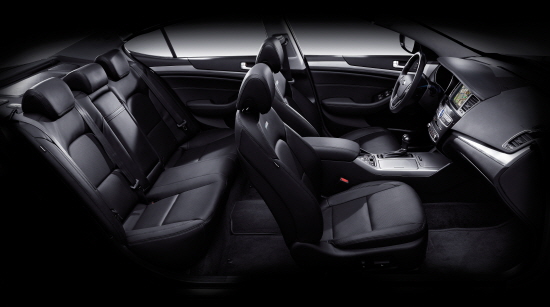  K7 하이브리드 700h는 하이브리드 전용 로고 자수가 박힌 최고급 나파 가죽시트를 탑재해 차량 품위를 한 단계 향상시켰다. Ⓒ 현대자동차