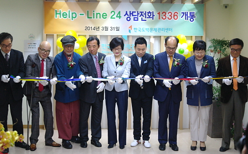  31일 한국도박문제관리센터가 개최한 '1336' 개통식에는 이병진 사행산업통합감독위원장과 유채영 한국도박관리센터 이사장 및 시민단체 관계자들이 참가했으며, 방송인 박마루와 개그맨 황기순&middot;소프라노 김한나 단장이 분야별 지능기부로 참여했다. = 하영인 기자