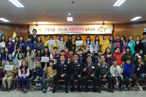  어린이 기자단 그린나래의 실무교육을 모두 마친 뒤 기념촬영하는 모습. = 하영인 기자