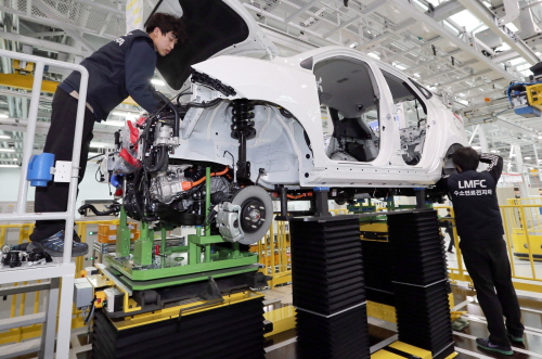  현대&middot;기아차는 2020년까지 환경차 시장에서 일류 브랜드로의 진입을 목표로 하고 있으며, 이를 위해 독자기술개발을 통한 상품경쟁력 지속 확보 및 합리적인 구매가능가격을 제시하는 데 노력을 기울일 계획이다. ⓒ 현대자동차