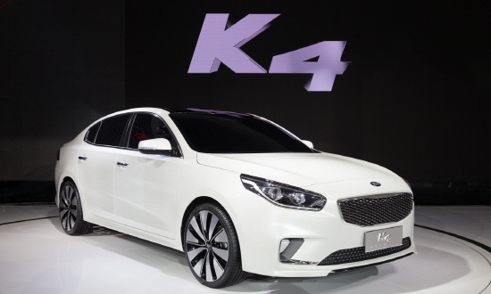  기아차가 전 세계 최초로 공개한 중국 전략 야심작 'K4 콘셉트카'는 간결하면서도 중후한 디자인에 동급 최고 공간 활용성과 안전성, 그리고 최첨단 편의사양 등이 돋보이는 중국 전략 중형 세단이다. Ⓒ 기아자동차